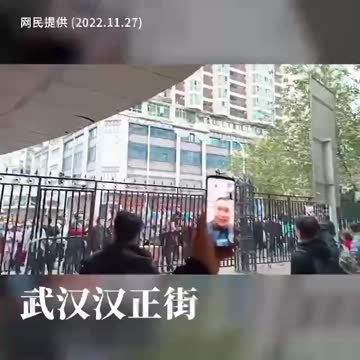 Chinese protesters in Wuhan revolting against COVID lockdowns tear down barricades