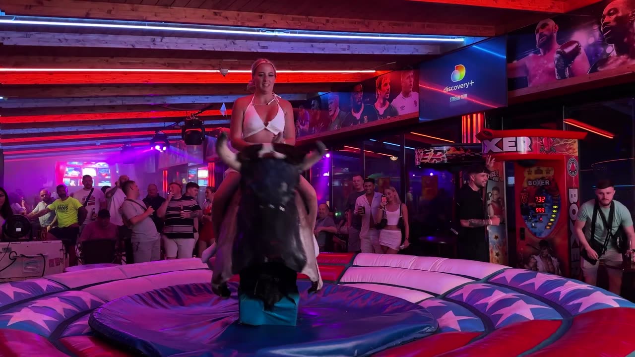 GIRL TAKE ON THE BULL! Benidorm Bull Ride. Mechanical Bull EPIC FAIL