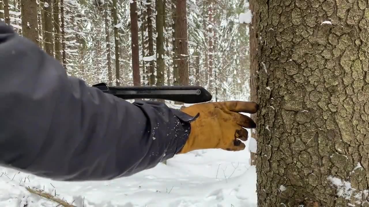 SOLO Two Days WINTER BUSHCRAFT Camp - Shelter in Snowfall - Lavvu Poncho - Spoon Carving