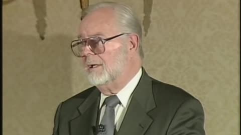 Super rich are in a conspiracy to rule the world - G. Edward Griffin - 2007