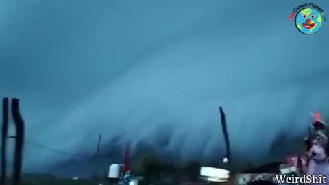 HUGE DOOMSDAY CLOUD DESCENDS ON CITY
