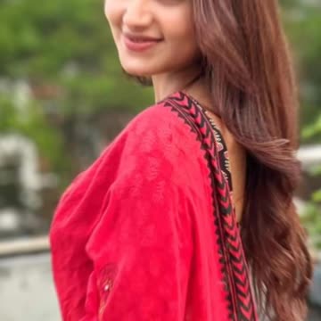 শাড়ি, একটি নারীর জন্য সবথেকে আভিজাত্যপূর্ণ ও সুন্দর পোশাক…