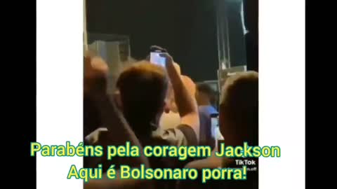 Cantor Supla tenta lacrar e se dá muito mal