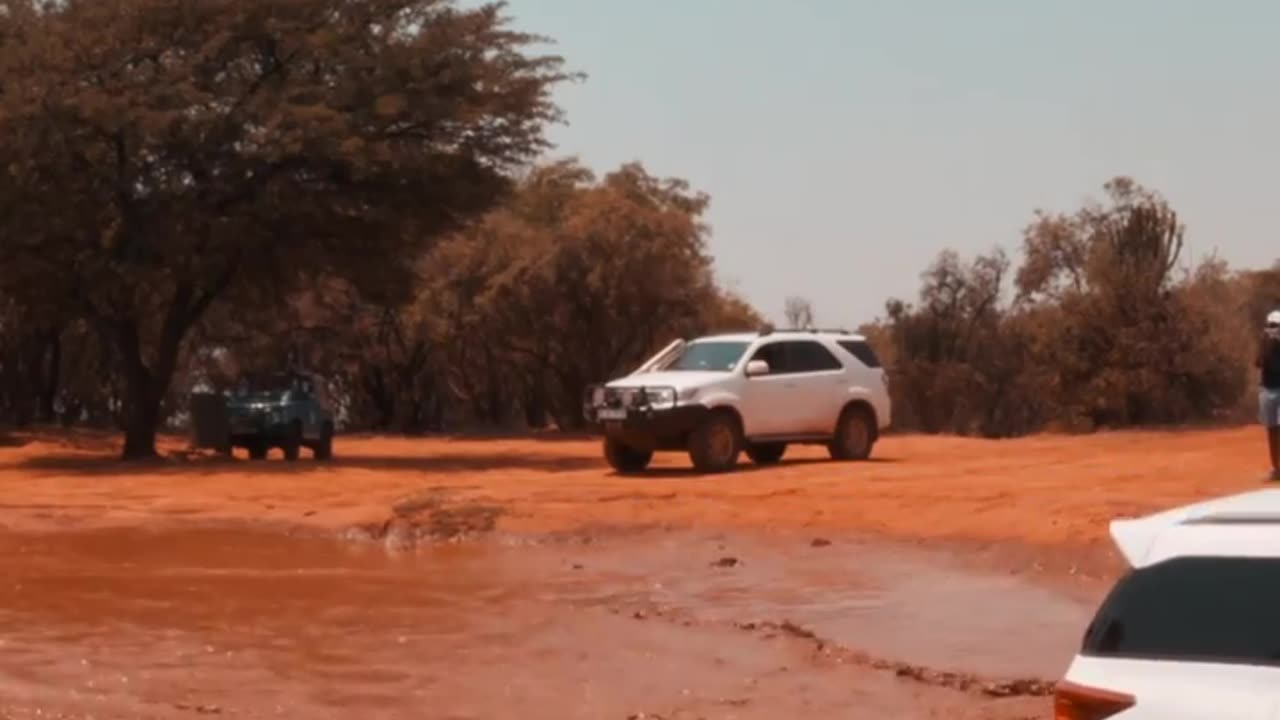 Fortuner 🏆 4x4 Takes on Mud Hole! #shorts #trendingshorts #fortuner #4wd #status #travel