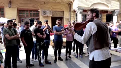 Busking Brit cycles across Iraq on his way to COP27