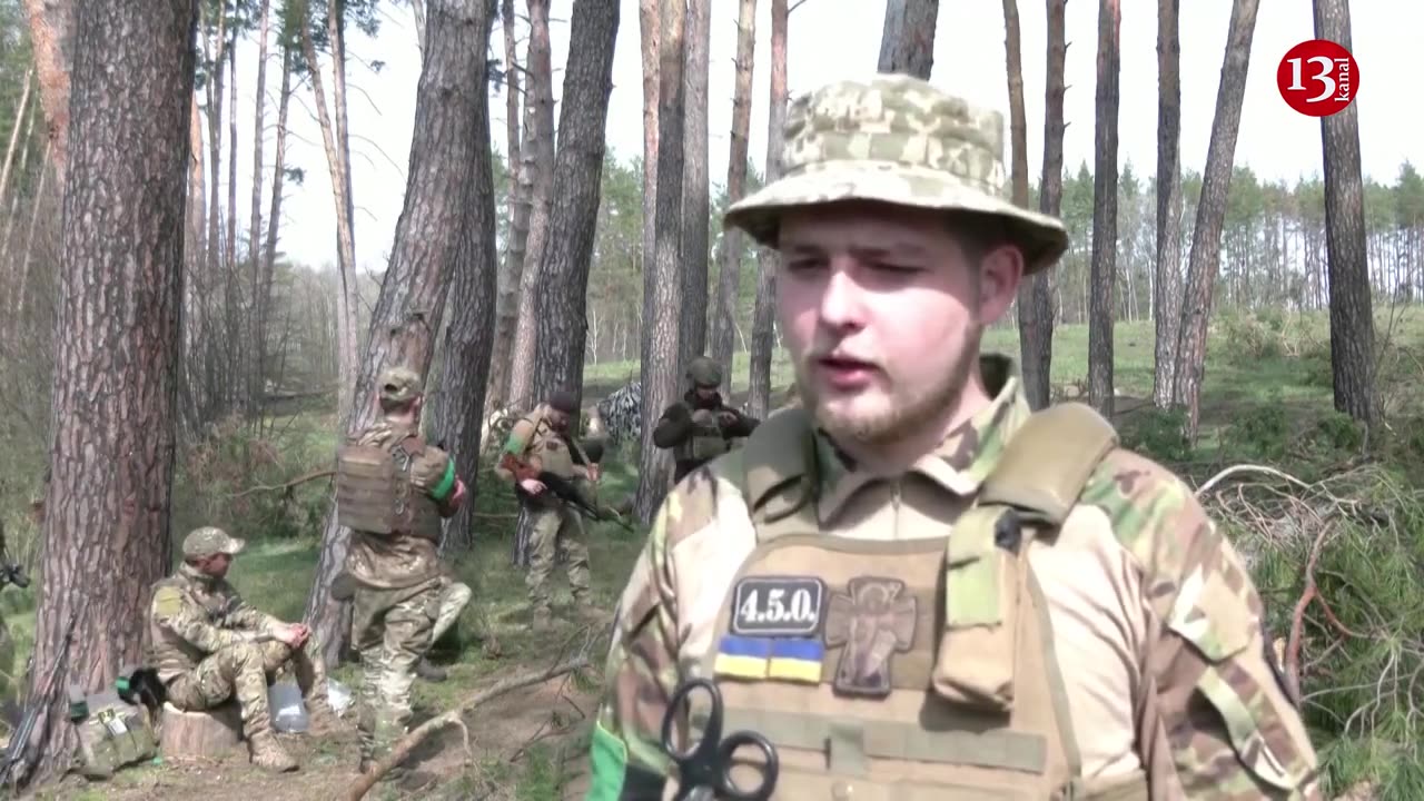 Ukrainian howitzer fires shells in northern Donbas