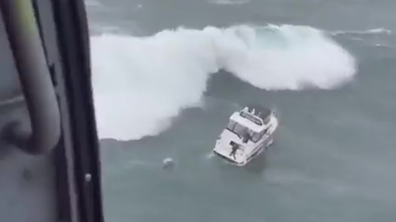 Ship caught inside massive waves at sea 😳