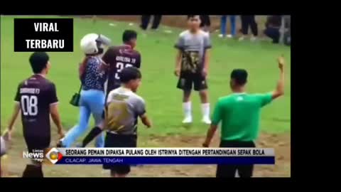 Viral video disuruh pulang istri saat main bola