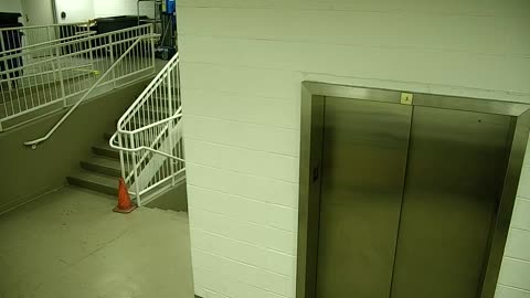 7110CVCULElevator#3Lobby_2021-01-06_01h00min00s840ms.mp4