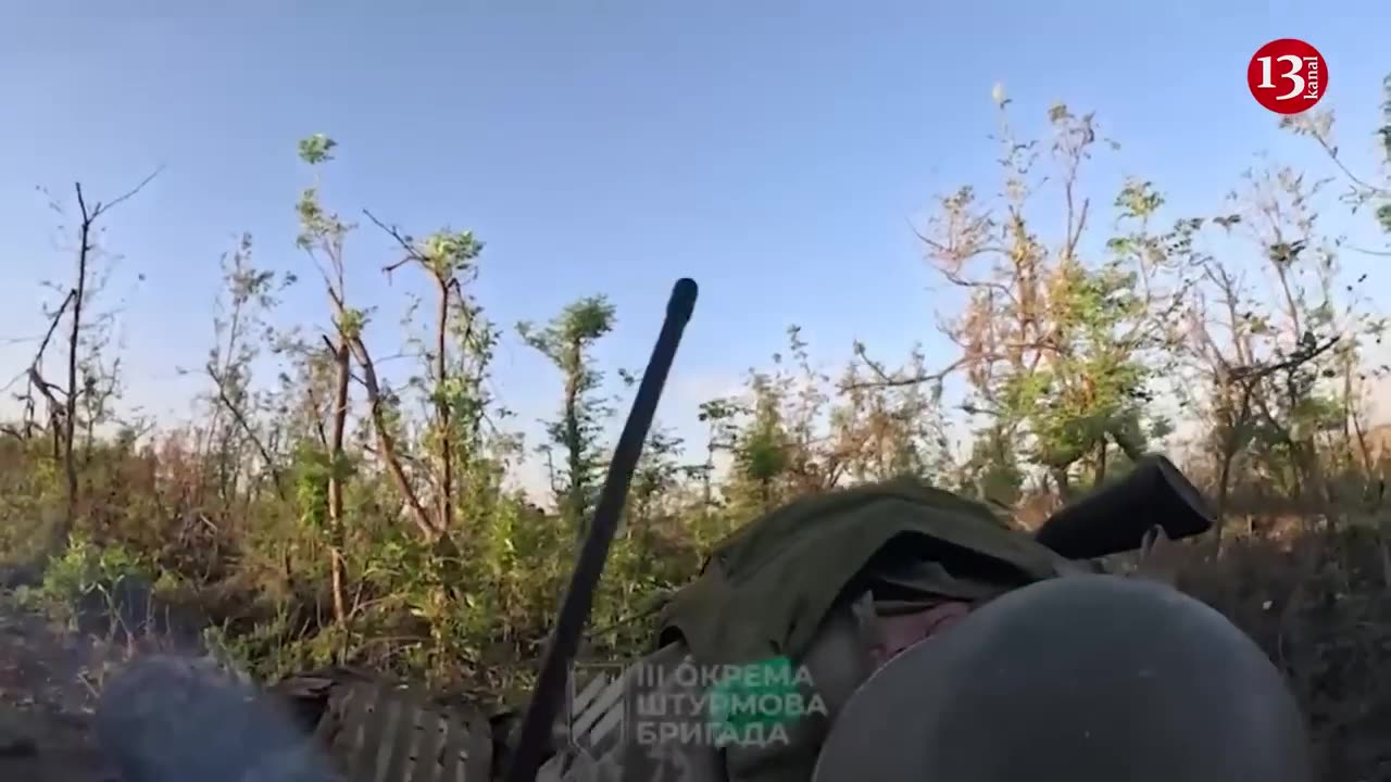 “Hurry up, the bastards are shooting" - Ukrainians evacuate wounded fellow soldiers under fire