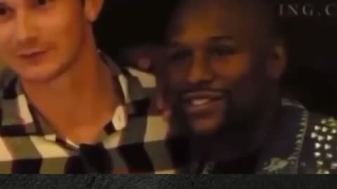 Nobody wants to take a picture with Floyd Mayweather