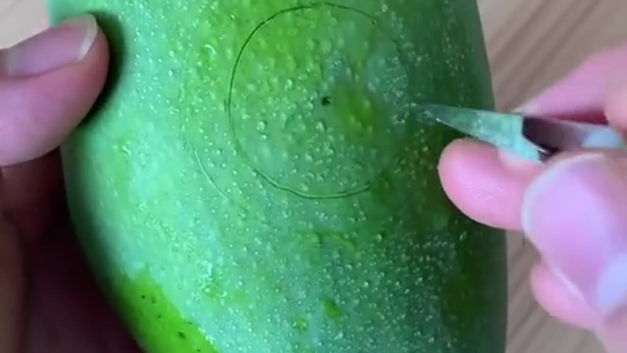 Best fruit cutting skills I have ever seen 😱