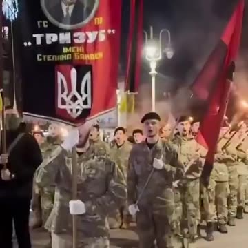 Nazistowska parada w Stanisławowie, dzisiejszym obwodzie iwanofrankowskim.