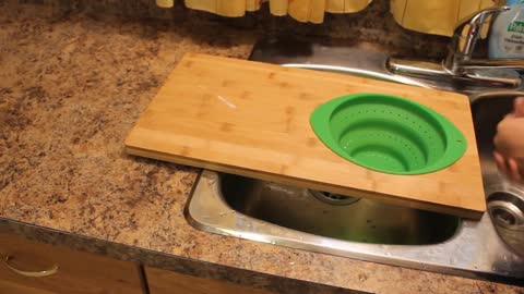 Presidents Choice Over the Sink Bamboo Chopping Board Review, completely random review