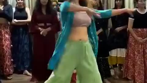 Very cute Girl Dance