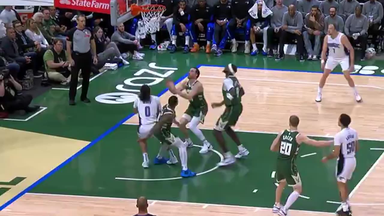 Banchero Fades Away for Mid-Range! Magic vs. Bucks