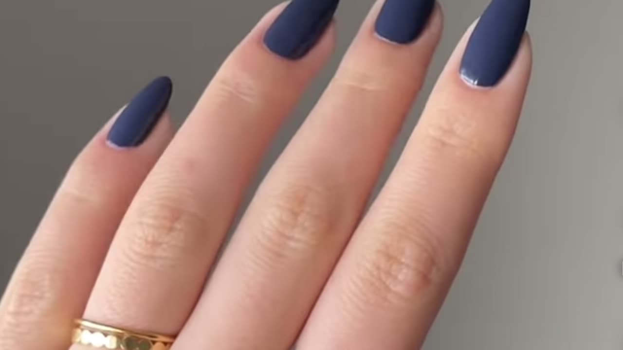 How to apply a nail polish like a pro