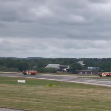 Plane stuck on Gatwick runway as UK travel chaos continues
