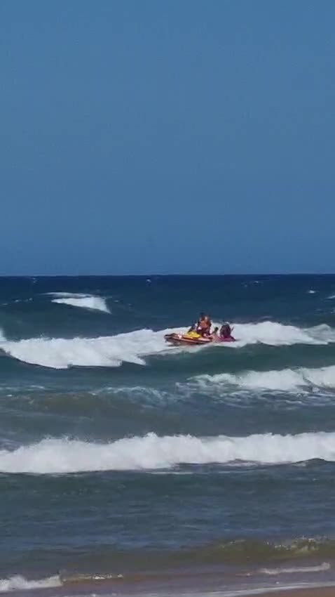 NSRI, eThekwini lifeguards help three people caught in rip current