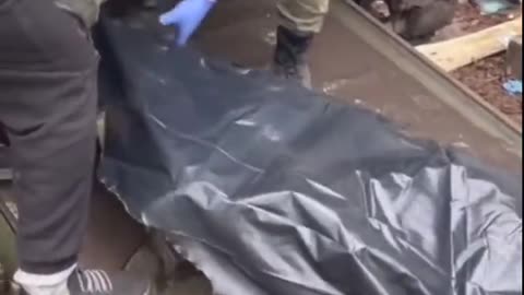 AFU🇺🇦 Take Ouf The Corpses Of Their Militans From A NATO Armored Personnel Carriers