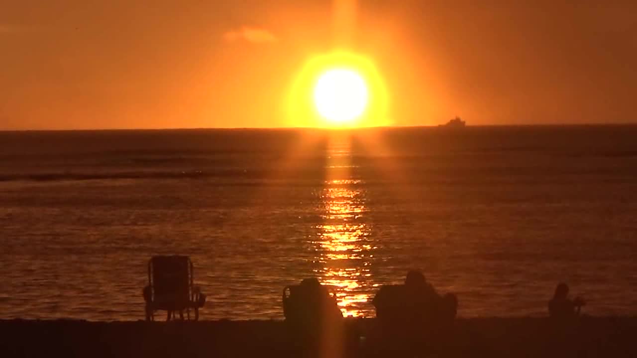 Honolulu, HI — Kaimana Beach - Sunset