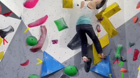I was forced to go to the bouldering hall because the difficulty hall was closed. Rock climbing is t