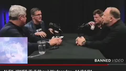 ▶ EXTRAIT-RQ + LIENS parus (5 déc 2021) : General Flynn de passage à Alex Jones le 24 novembre 2021