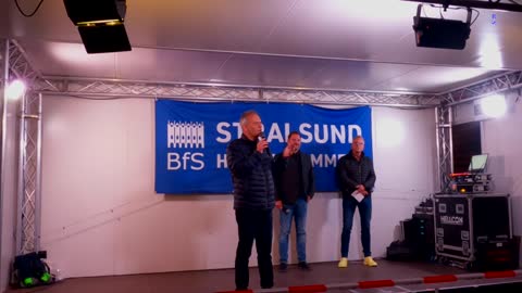 Stralsund - Abschlußworte zur Kundgebung durch Thomas 05-10-2022