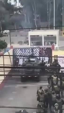 Meanwhile, currently happening in Peru 🇵🇪 👀