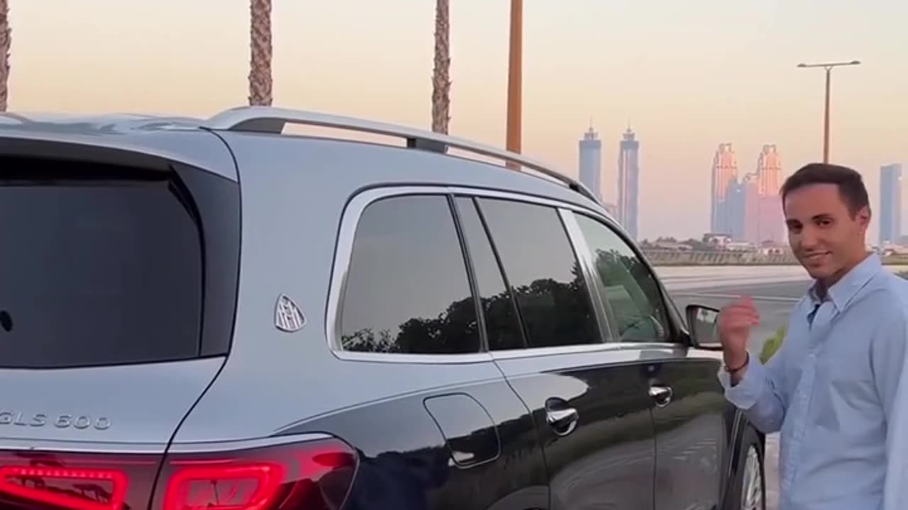 Mercedes dancing car