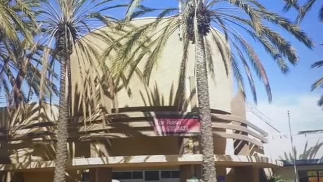 2011: This Walmart in Long Beach, California looks like it is thriving!!