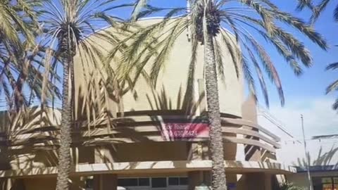 2011: This Walmart in Long Beach, California looks like it is thriving!!