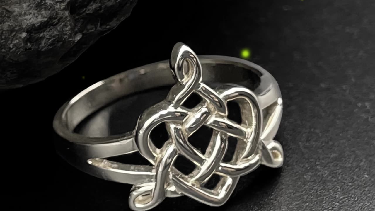 Eternal Love: Celtic Family Triquetra Gold Ring for Thanksgiving