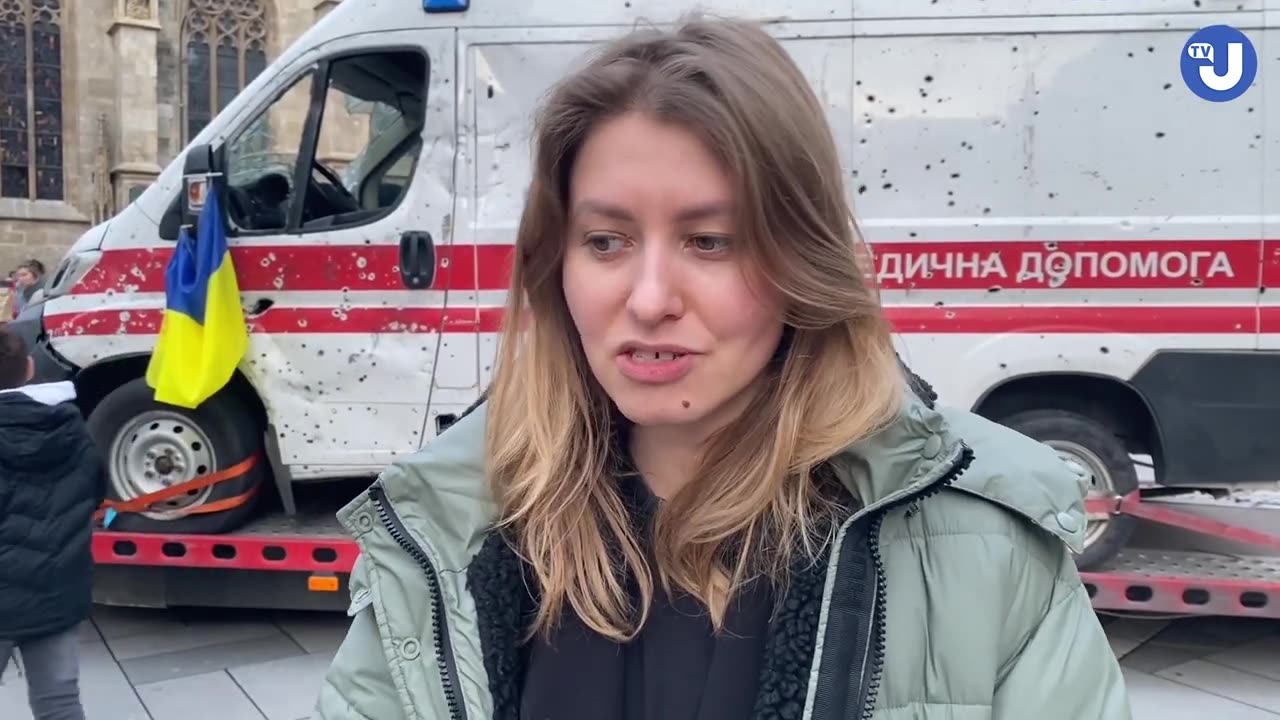In the center of Vienna, an ambulance and a "house" from Mariupol destroyed by the