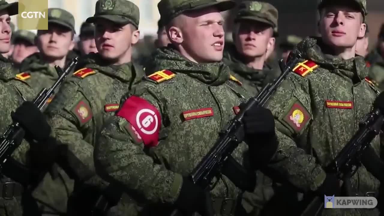 Red Square hosts night rehearsal for Victory Day military parade