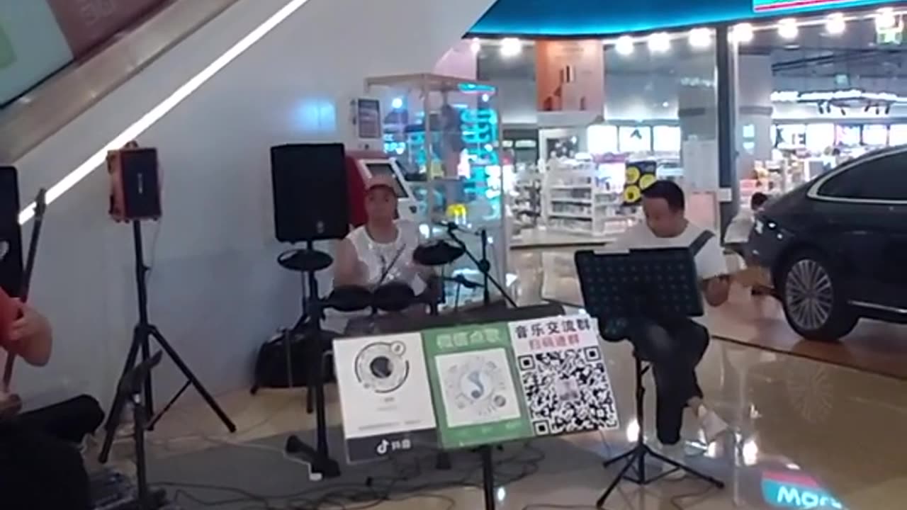 Shopping Mall trio Plays