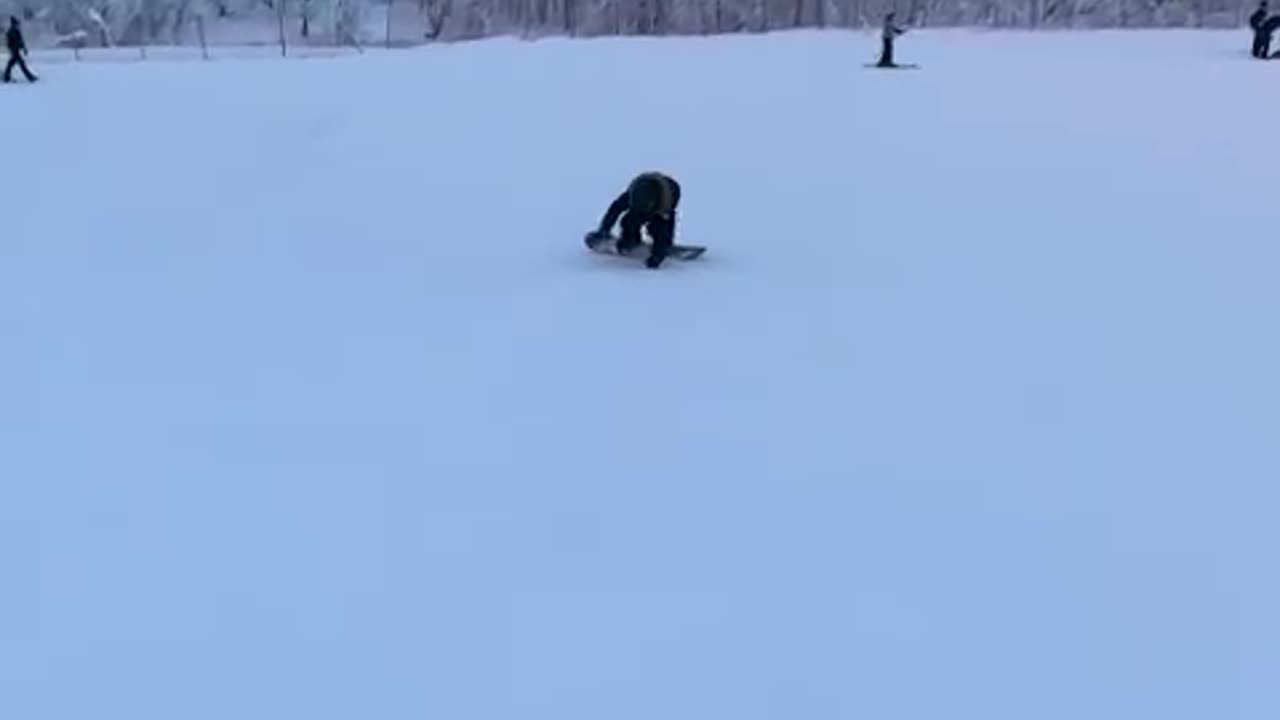 Thomas snowboarding