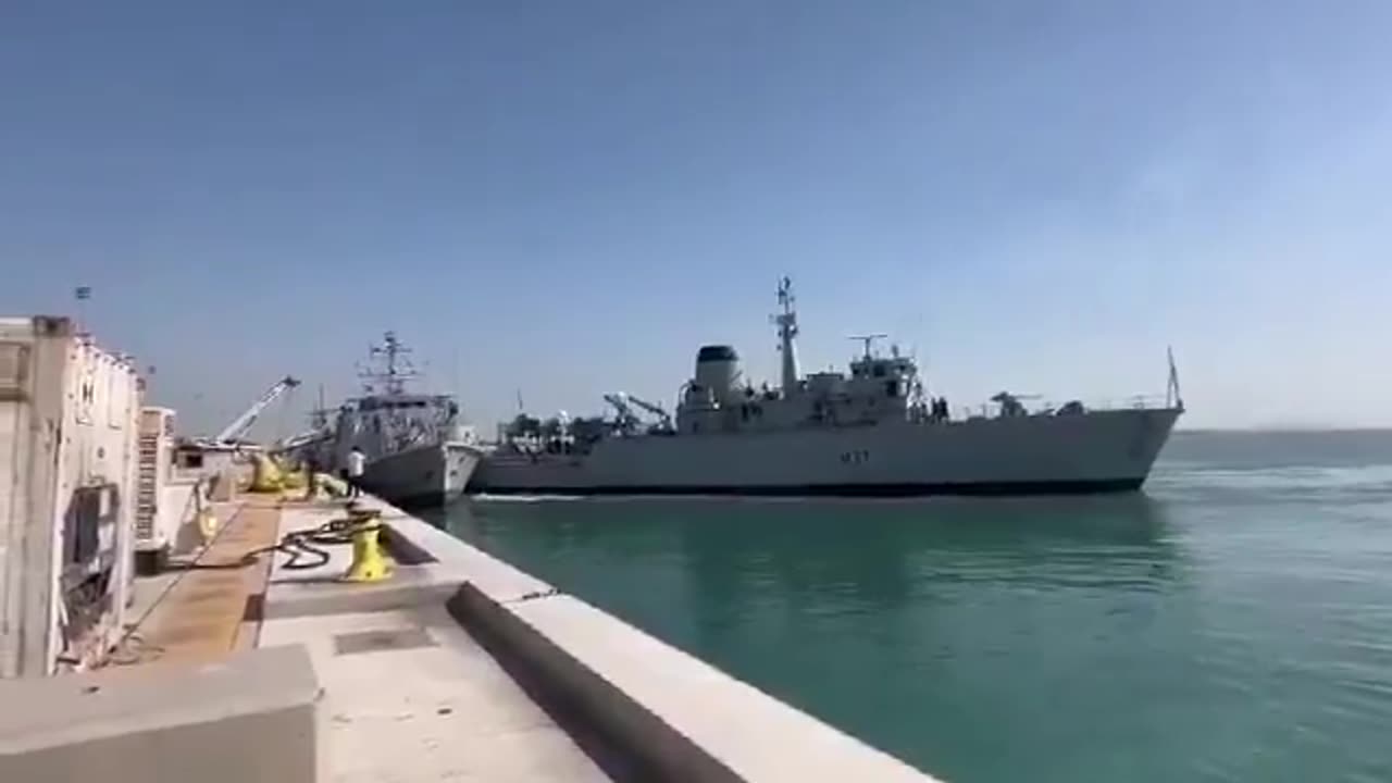 HMS Chiddingfold collides with HMS Bangor while berthing in Bahrain