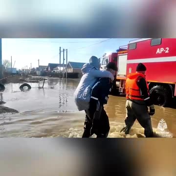 Evacuan a más de 1.000 personas en Rusia por desbordamiento de un río.