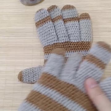 A Crochet Gloves
