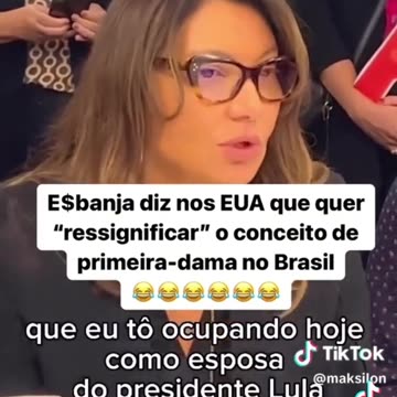 O novo conceito de primeira dama é guardar na bolsa objeto roubado