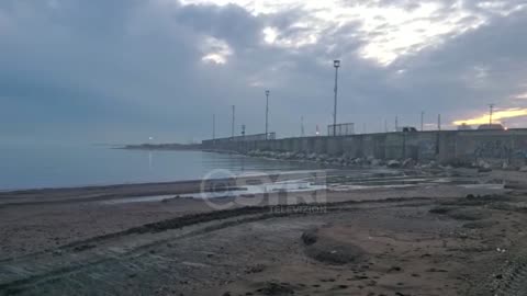 Përfshihet nga flakët anija e mallrave pranë Portit të Durrësit