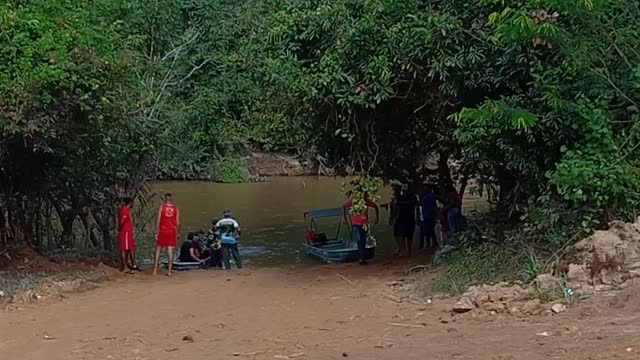 river, fishing, lots of fish, catching big fish, peixes grandes