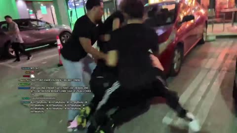 Heelmike gets JUMPED live by 4 People on Stream