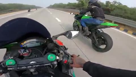 SUPERBAIKES RACE ON HIGHWAY