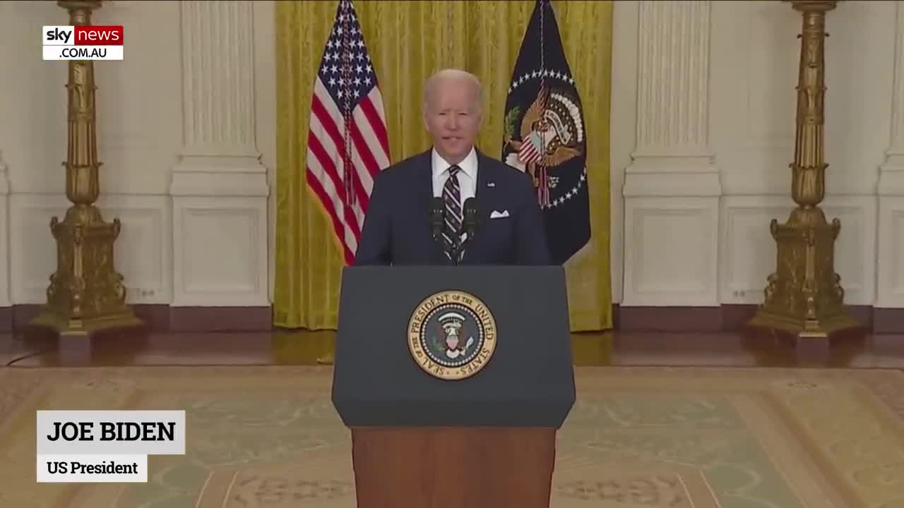 Biden stares blankly,he picks at his teeth when he was asked about under estimated putin