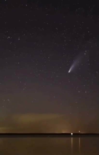 Time-lapse Comet - tears in the firmament?