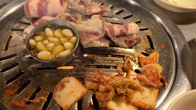 Korean Food : Grilled Pork Belly, Riceballs with Flying Fish Roe