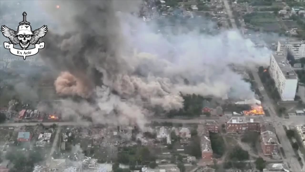 Buildings with Russian Infantry get hit by Ukranian glidebombs in Vovchansk