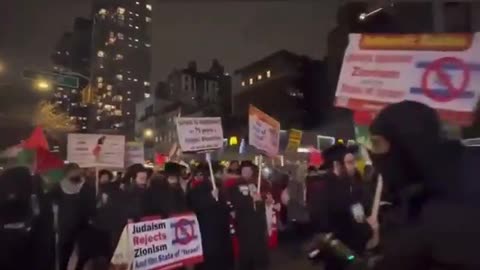 Huge crowd of anti-Israel protesters moving toward Times Square